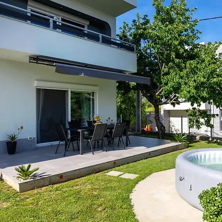 Vakantiehuis Oasis With Jacuzzi