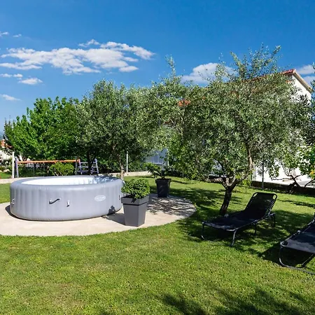 Oasis With Jacuzzi Hébergement de vacances